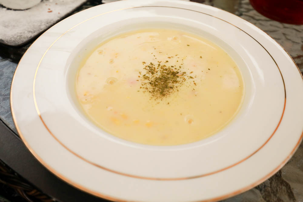 新北烏來美食｜瀑布3號景觀餐廳。瀑布餐廳、寵物友善餐廳、第一排瀑布絕景玻璃屋、夢幻球池