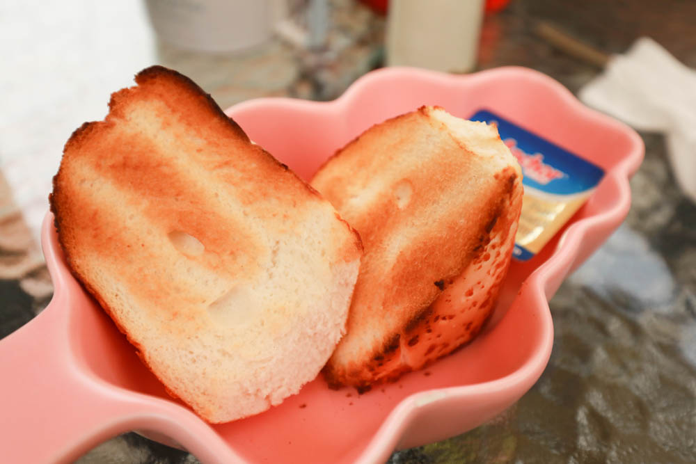 新北烏來美食｜瀑布3號景觀餐廳。瀑布餐廳、寵物友善餐廳、第一排瀑布絕景玻璃屋、夢幻球池