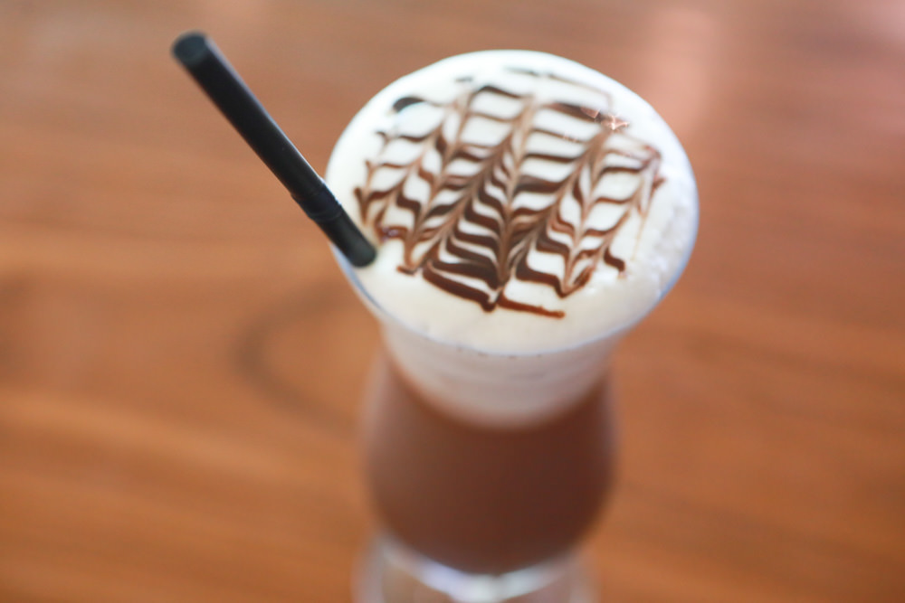 新北三芝美食｜三芝煙燻小棧 Smoky Inn。道地德國豬腳、德式香腸、寵物友善餐廳