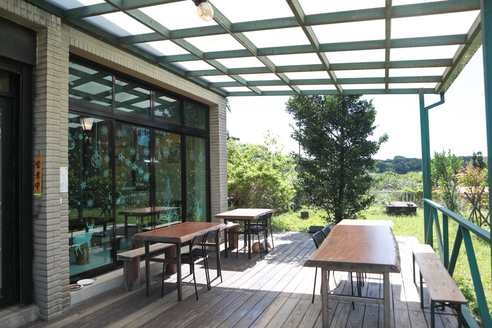 新北三芝美食｜三芝煙燻小棧 Smoky Inn。道地德國豬腳、德式香腸、寵物友善餐廳