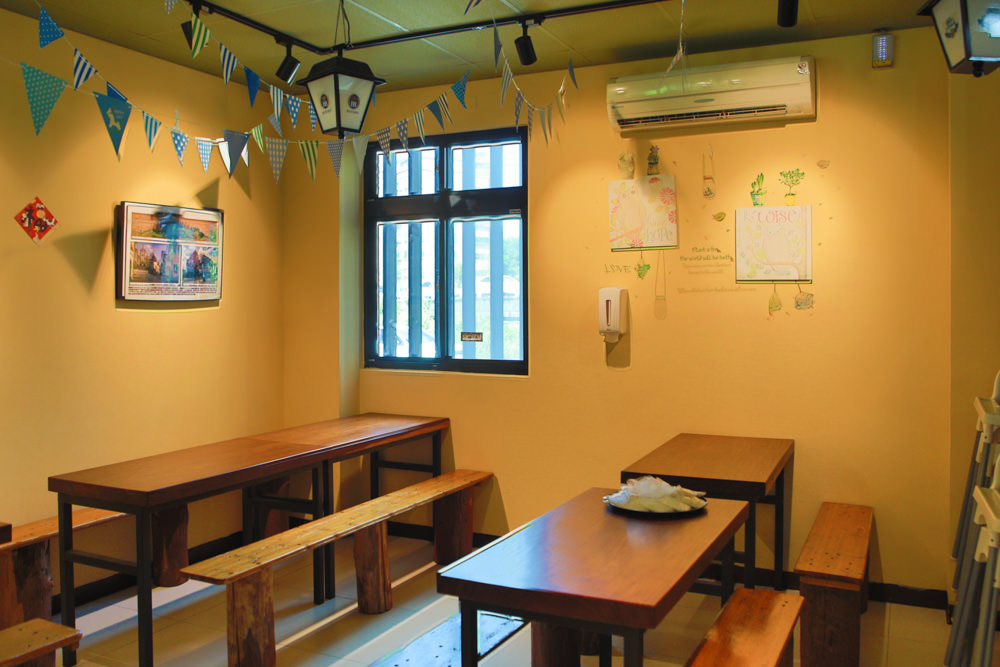 新北三芝美食｜三芝煙燻小棧 Smoky Inn。道地德國豬腳、德式香腸、寵物友善餐廳