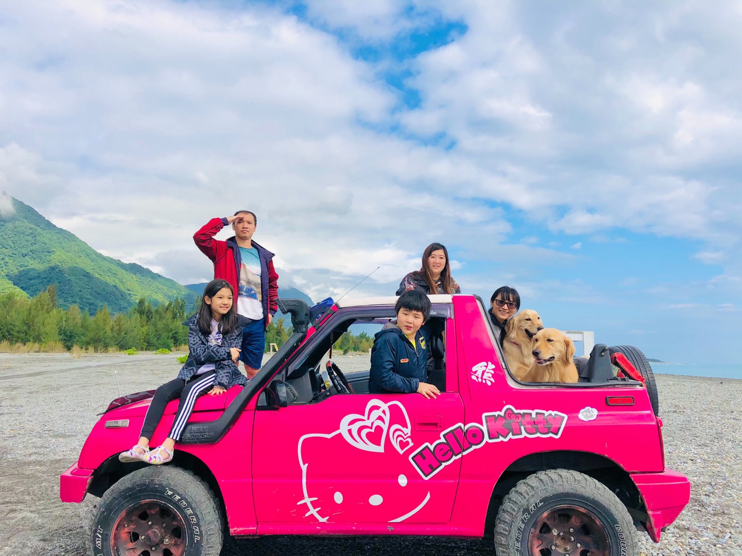 花蓮最夯特色活動｜熊哥海上天梯天空之鏡沙灘車。天空之鏡網美照、沙灘車飆沙、吉普車踏浪