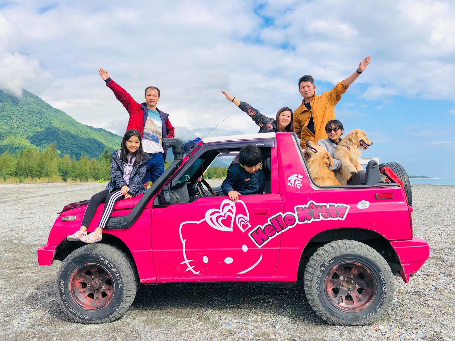 花蓮最夯特色活動｜熊哥海上天梯天空之鏡沙灘車。天空之鏡網美照、沙灘車飆沙、吉普車踏浪