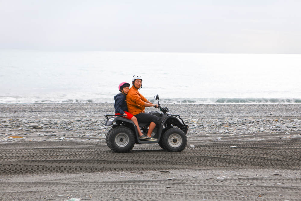 花蓮最夯特色活動｜熊哥海上天梯天空之鏡沙灘車。天空之鏡網美照、沙灘車飆沙、吉普車踏浪