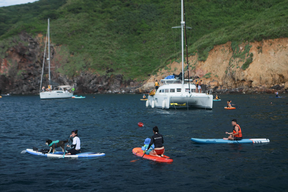 宜蘭頭城｜龜山島牛奶海。宜蘭牛奶海遊艇、SUP立槳體驗、超夢幻蒂芬尼藍的牛奶海絕美美景