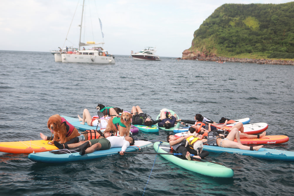 宜蘭頭城｜龜山島牛奶海。宜蘭牛奶海遊艇、SUP立槳體驗、超夢幻蒂芬尼藍的牛奶海絕美美景