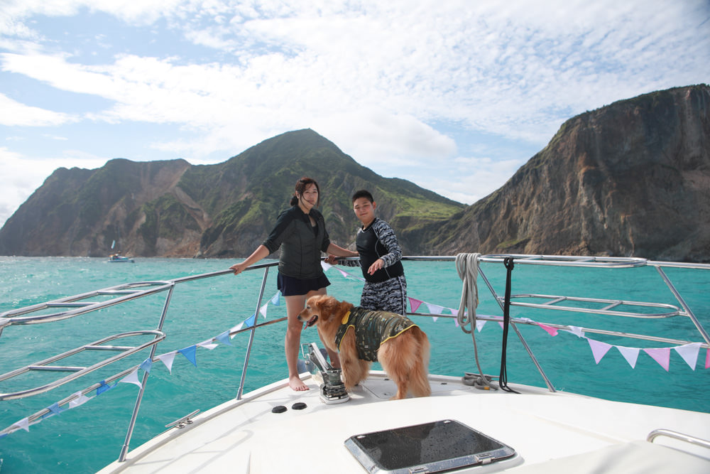 宜蘭頭城｜龜山島牛奶海。宜蘭牛奶海遊艇、SUP立槳體驗、超夢幻蒂芬尼藍的牛奶海絕美美景
