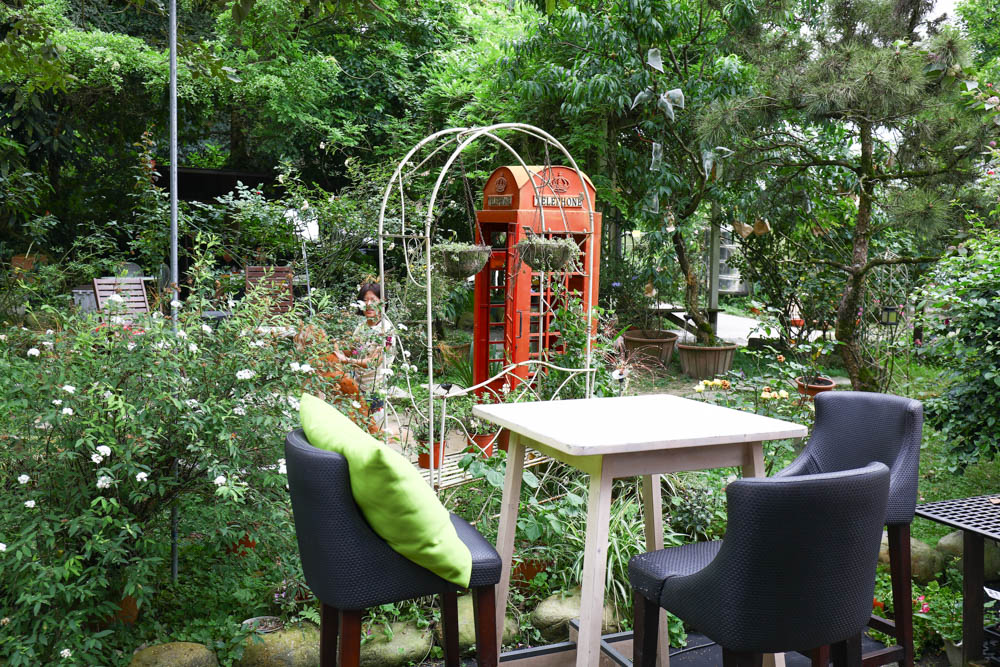 桃園大溪美食|Emmie的南法玫瑰園。森林絕美玻璃屋景觀餐廳、歐風花園、寵物友善餐廳 - 第14張圖 桃園大溪美食|Emmie的南法玫瑰園。森林絕美玻璃屋景觀餐廳、歐風花園、寵物友善餐廳