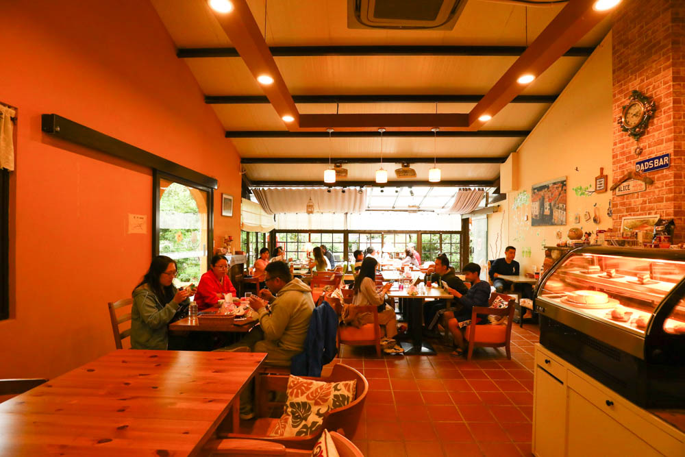 桃園大溪美食|Emmie的南法玫瑰園。森林絕美玻璃屋景觀餐廳、歐風花園、寵物友善餐廳 - 第6張圖 桃園大溪美食|Emmie的南法玫瑰園。森林絕美玻璃屋景觀餐廳、歐風花園、寵物友善餐廳