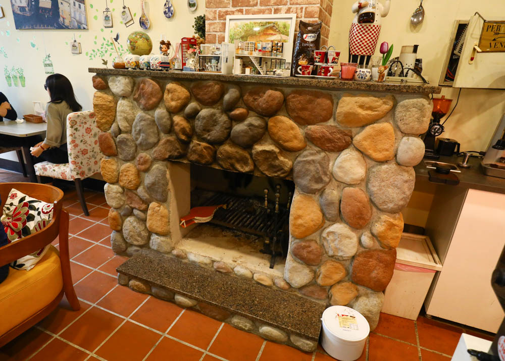 桃園大溪美食|Emmie的南法玫瑰園。森林絕美玻璃屋景觀餐廳、歐風花園、寵物友善餐廳 - 第10張圖 桃園大溪美食|Emmie的南法玫瑰園。森林絕美玻璃屋景觀餐廳、歐風花園、寵物友善餐廳