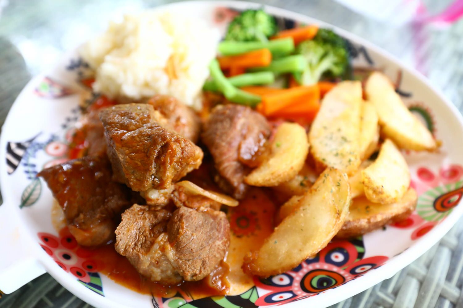 桃園大溪美食|Emmie的南法玫瑰園。森林絕美玻璃屋景觀餐廳、歐風花園、寵物友善餐廳 - 第23張圖 桃園大溪美食|Emmie的南法玫瑰園。森林絕美玻璃屋景觀餐廳、歐風花園、寵物友善餐廳