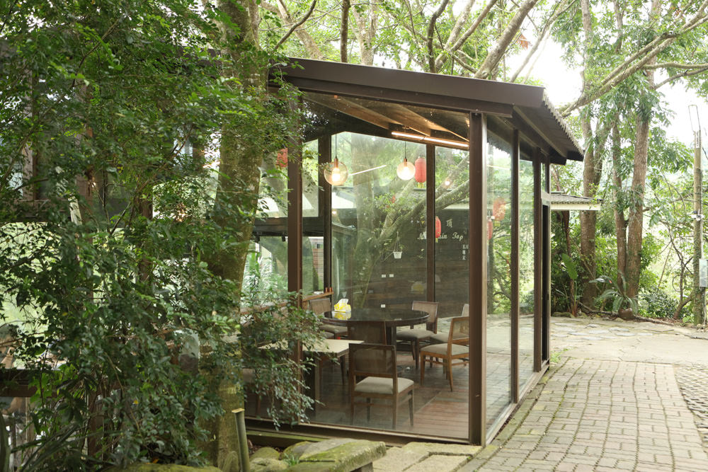 南投魚池美食｜山頂玻璃屋私房菜。淮揚菜無菜單私房料理、預約制、寵物友善餐廳、日月潭美食