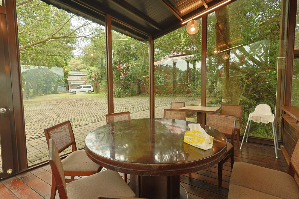 南投魚池美食｜山頂玻璃屋私房菜。淮揚菜無菜單私房料理、預約制、寵物友善餐廳、日月潭美食