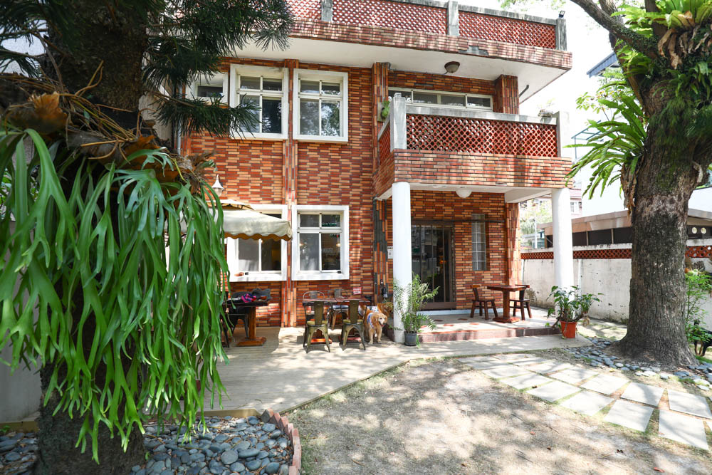 台北內湖美食｜琢手咖啡Caffè Le MANI 。早午餐、老宅咖啡廳、戶外庭院區可攜帶寵物