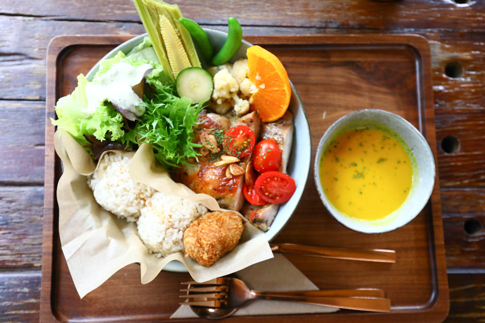 台北內湖美食｜琢手咖啡Caffè Le MANI 。早午餐、老宅咖啡廳、戶外庭院區可攜帶寵物