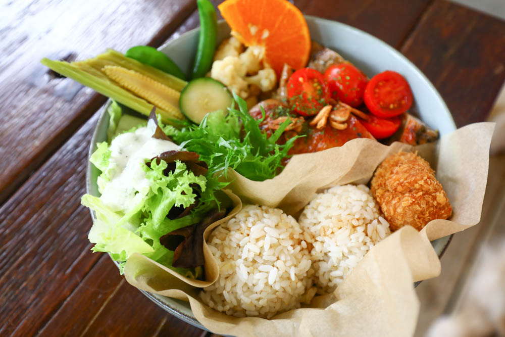 台北內湖美食｜琢手咖啡Caffè Le MANI 。早午餐、老宅咖啡廳、戶外庭院區可攜帶寵物