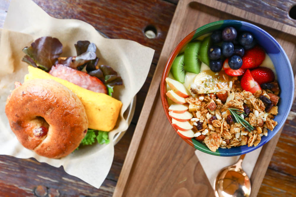 台北內湖美食｜琢手咖啡Caffè Le MANI 。早午餐、老宅咖啡廳、戶外庭院區可攜帶寵物