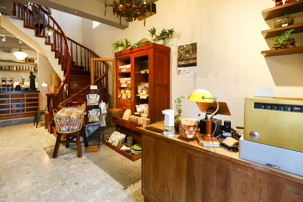 台北內湖美食｜琢手咖啡Caffè Le MANI 。早午餐、老宅咖啡廳、戶外庭院區可攜帶寵物