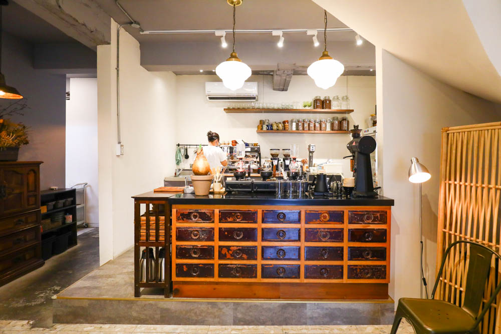 台北內湖美食｜琢手咖啡Caffè Le MANI 。早午餐、老宅咖啡廳、戶外庭院區可攜帶寵物