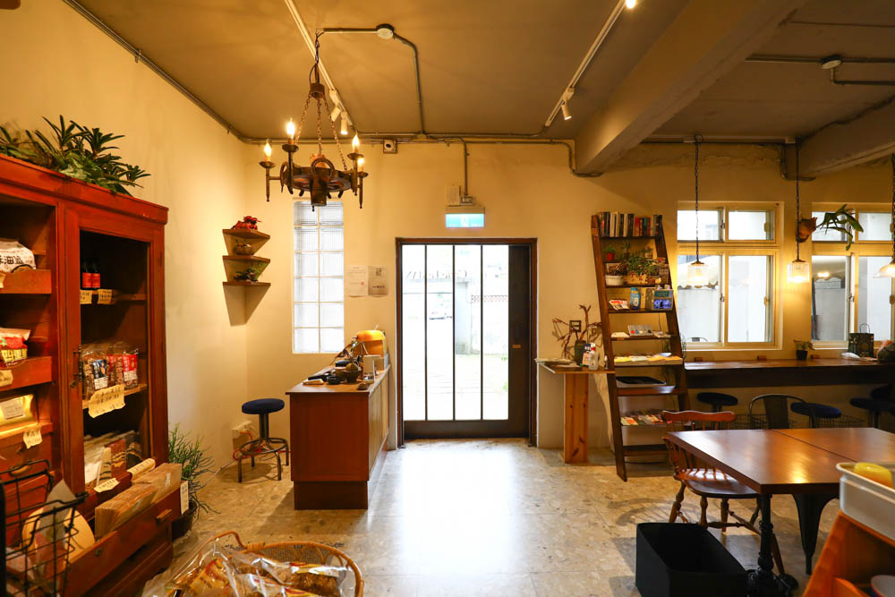 台北內湖美食｜琢手咖啡Caffè Le MANI 。早午餐、老宅咖啡廳、戶外庭院區可攜帶寵物