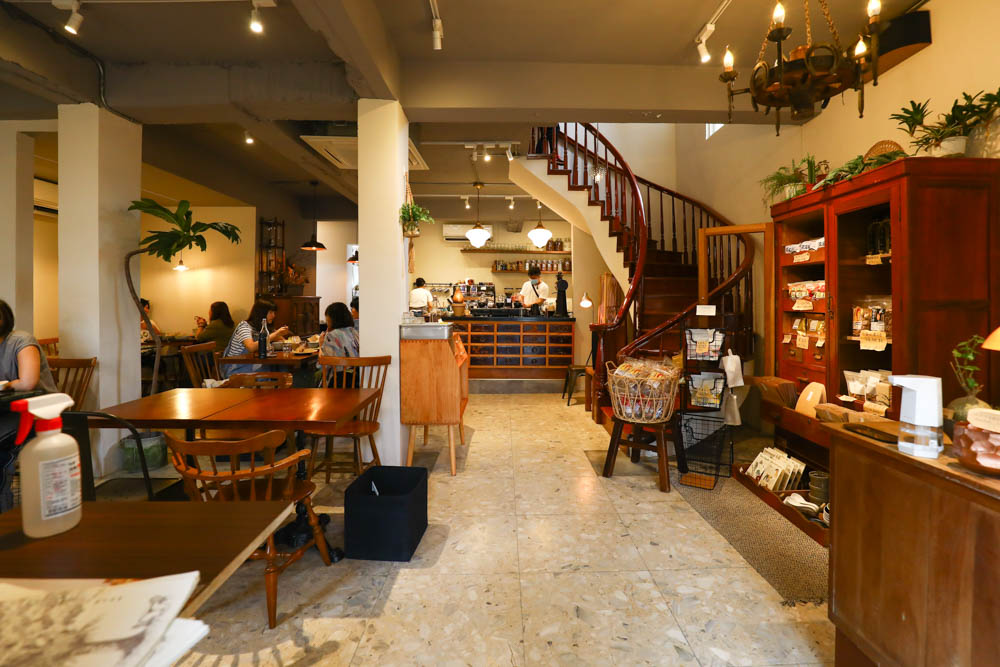 台北內湖美食｜琢手咖啡Caffè Le MANI 。早午餐、老宅咖啡廳、戶外庭院區可攜帶寵物