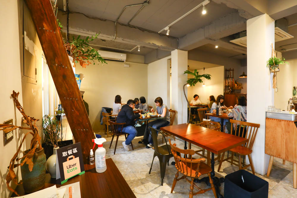 台北內湖美食｜琢手咖啡Caffè Le MANI 。早午餐、老宅咖啡廳、戶外庭院區可攜帶寵物