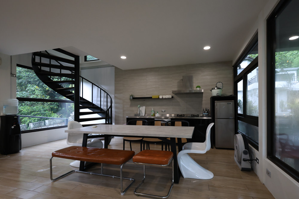 花蓮壽豐包棟泳池民宿｜生活就是VILLA會館II區。寵物友善、可住10人、大草皮、游泳池