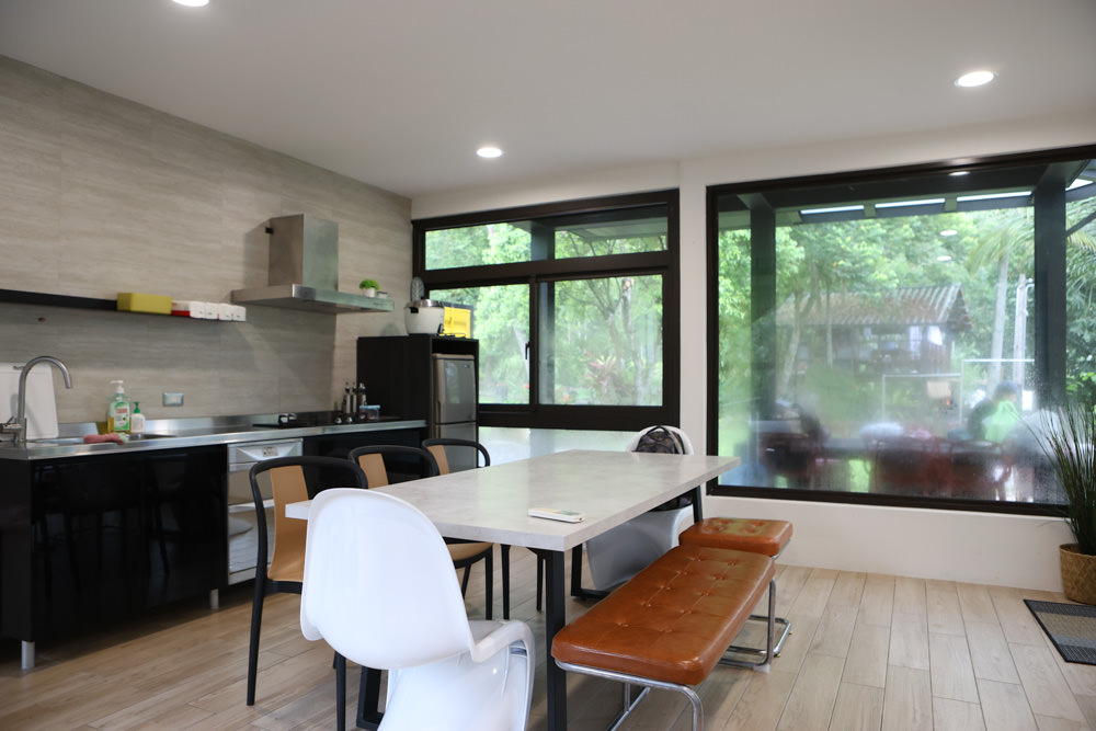 花蓮壽豐包棟泳池民宿｜生活就是VILLA會館II區。寵物友善、可住10人、大草皮、游泳池