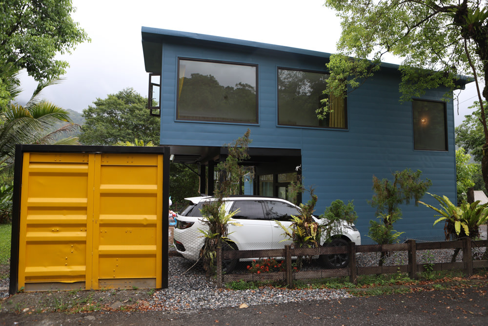 花蓮壽豐包棟泳池民宿｜生活就是VILLA會館II區。寵物友善、可住10人、大草皮、游泳池