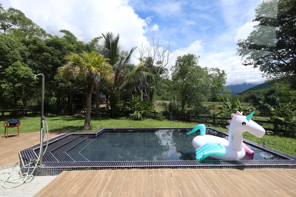 花蓮壽豐包棟泳池民宿｜生活就是VILLA會館II區。寵物友善、可住10人、大草皮、游泳池