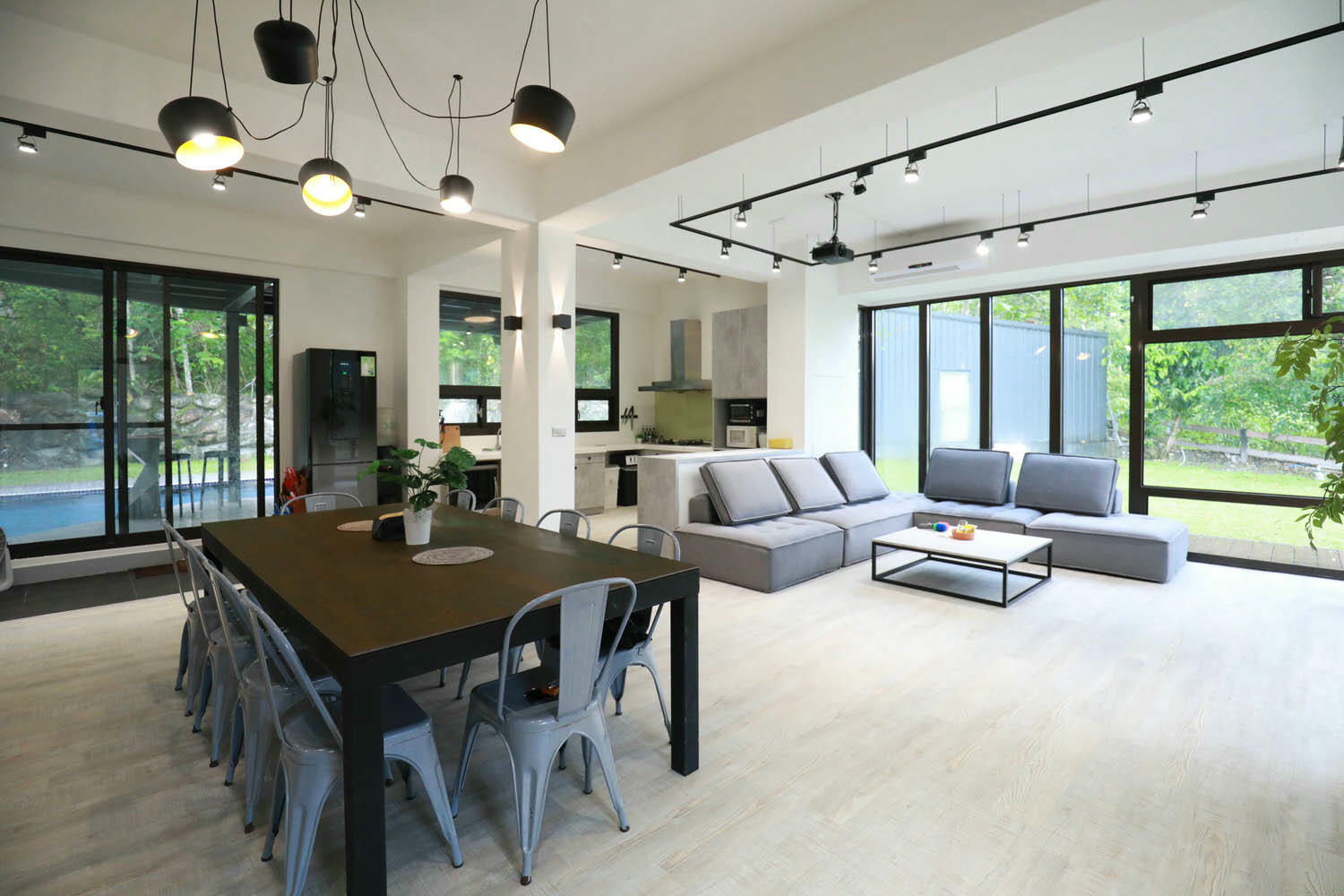 花蓮包棟泳池民宿|生活就是VILLA會館 I區。寵物友善、游泳池、大草皮、獨棟villa - 第3張圖 花蓮包棟泳池民宿|生活就是VILLA會館 I區。寵物友善、游泳池、大草皮、獨棟villa