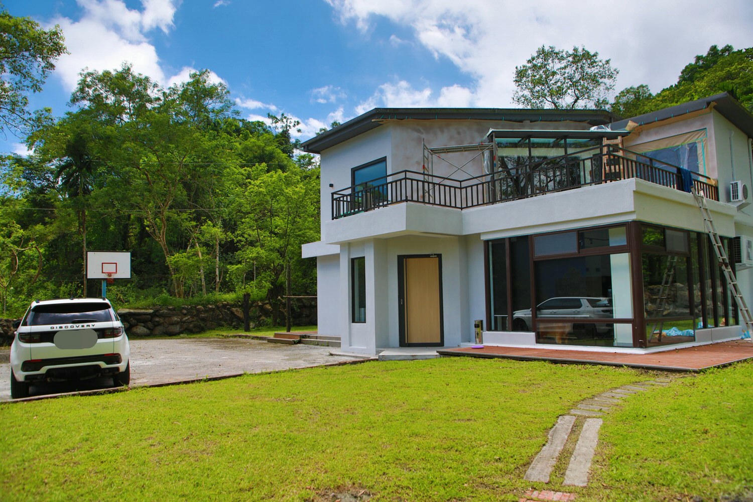 花蓮包棟泳池民宿|生活就是VILLA會館 I區。寵物友善、游泳池、大草皮、獨棟villa - 第2張圖 花蓮包棟泳池民宿|生活就是VILLA會館 I區。寵物友善、游泳池、大草皮、獨棟villa