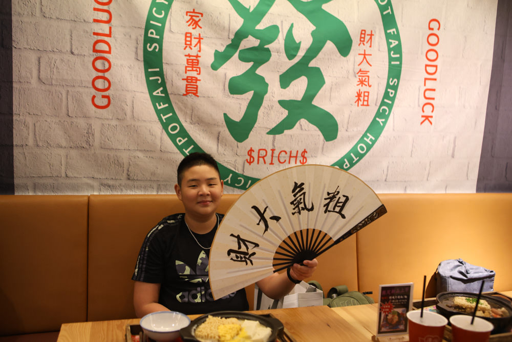台北西門町美食|發記麻辣火鍋西門旗艦店。寵物友善餐廳、一人獨享料多平價麻辣鍋、招待毛孩鮮食肉肉 - 第19張圖 台北西門町美食|發記麻辣火鍋西門旗艦店。寵物友善餐廳、一人獨享料多平價麻辣鍋、招待毛孩鮮食肉肉