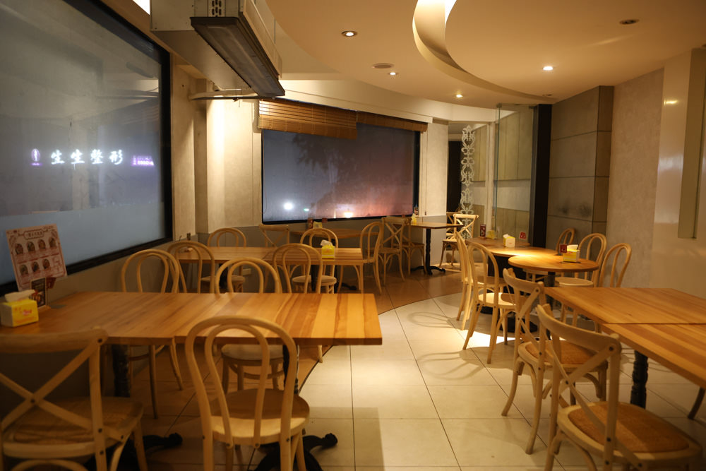 台北西門町美食|發記麻辣火鍋西門旗艦店。寵物友善餐廳、一人獨享料多平價麻辣鍋、招待毛孩鮮食肉肉 - 第14張圖 台北西門町美食|發記麻辣火鍋西門旗艦店。寵物友善餐廳、一人獨享料多平價麻辣鍋、招待毛孩鮮食肉肉