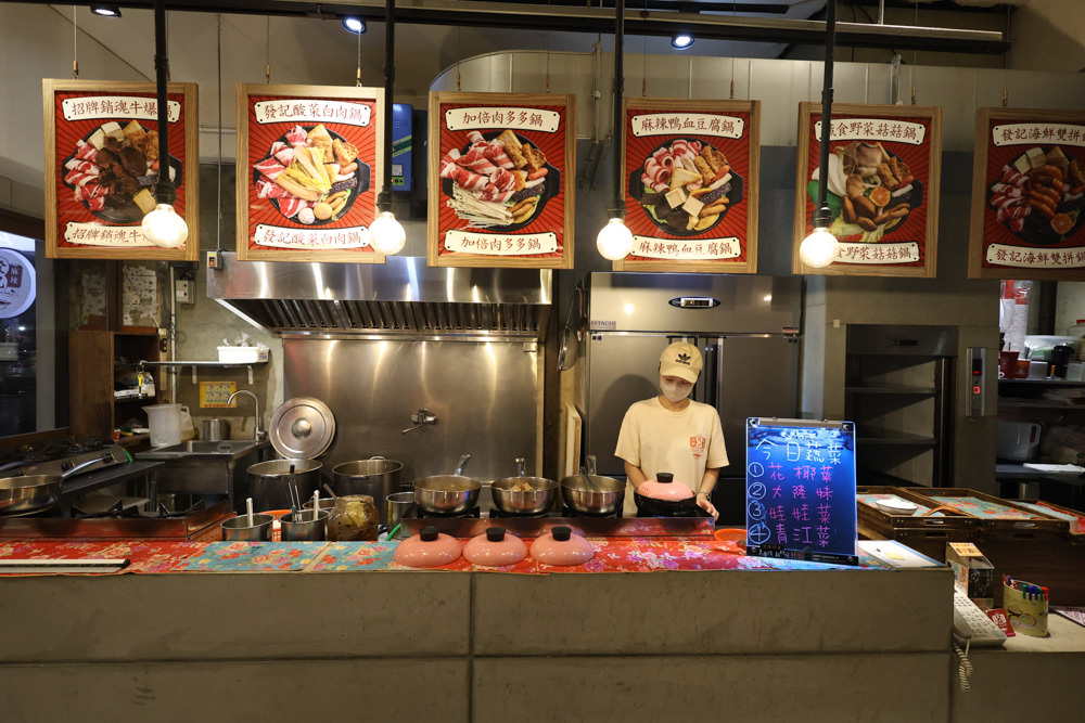台北西門町美食|發記麻辣火鍋西門旗艦店。寵物友善餐廳、一人獨享料多平價麻辣鍋、招待毛孩鮮食肉肉 - 第10張圖 台北西門町美食|發記麻辣火鍋西門旗艦店。寵物友善餐廳、一人獨享料多平價麻辣鍋、招待毛孩鮮食肉肉