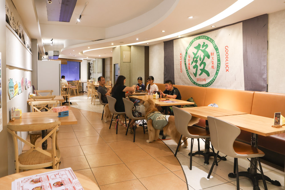 台北西門町美食|發記麻辣火鍋西門旗艦店。寵物友善餐廳、一人獨享料多平價麻辣鍋、招待毛孩鮮食肉肉 - 第13張圖 台北西門町美食|發記麻辣火鍋西門旗艦店。寵物友善餐廳、一人獨享料多平價麻辣鍋、招待毛孩鮮食肉肉