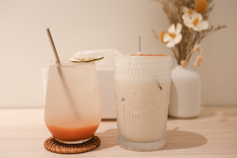 宜蘭羅東美食｜白旨咖啡。寵物友善餐廳、早午餐、羅東夜市附近、純白系質感咖啡廳！！