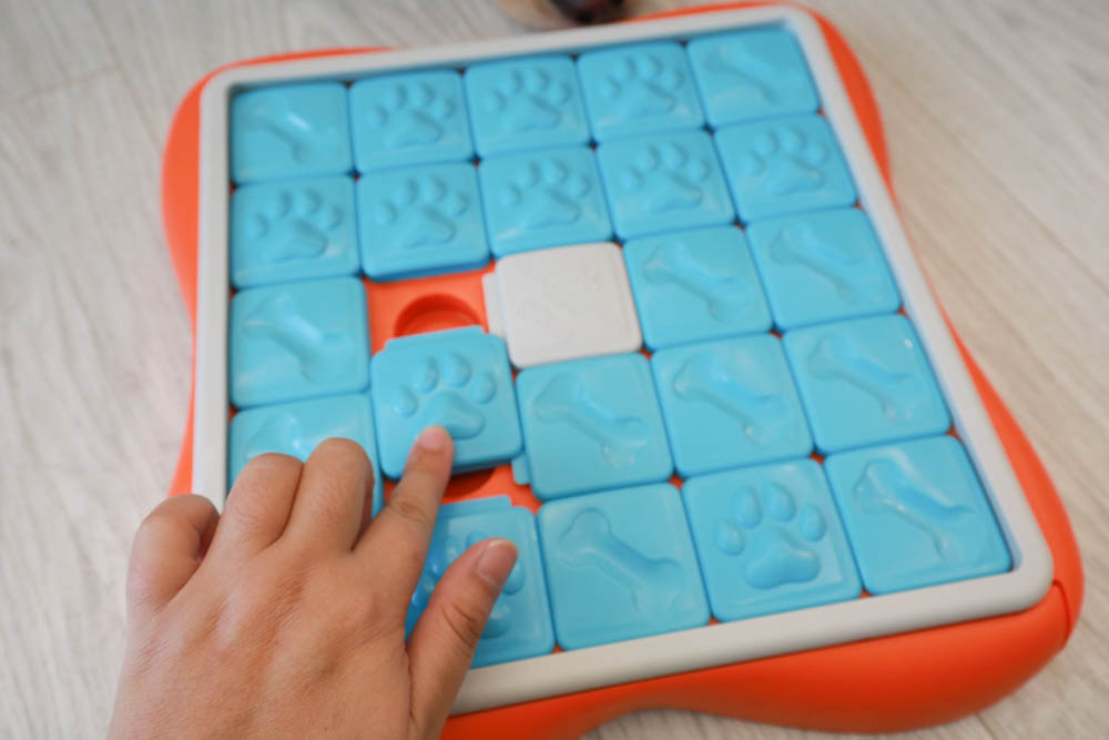 團購|Nina Ottosson瑞典寵物益智玩具。讓毛小孩動腦動手、消耗精力、減少分離焦慮症、雨天必備 - 第29張圖 團購|Nina Ottosson瑞典寵物益智玩具。讓毛小孩動腦動手、消耗精力、減少分離焦慮症、雨天必備