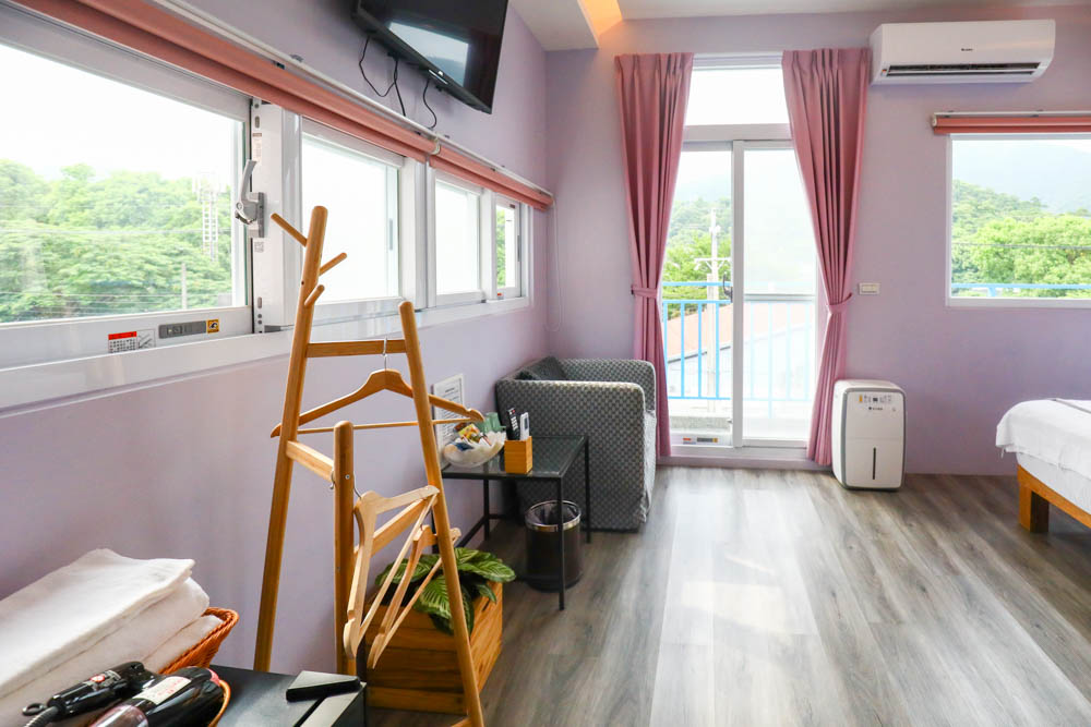 宜蘭東澳｜睡海邊民宿。東澳車站旁、近粉鳥林海灘、粉鳥林秘境、寵物友善