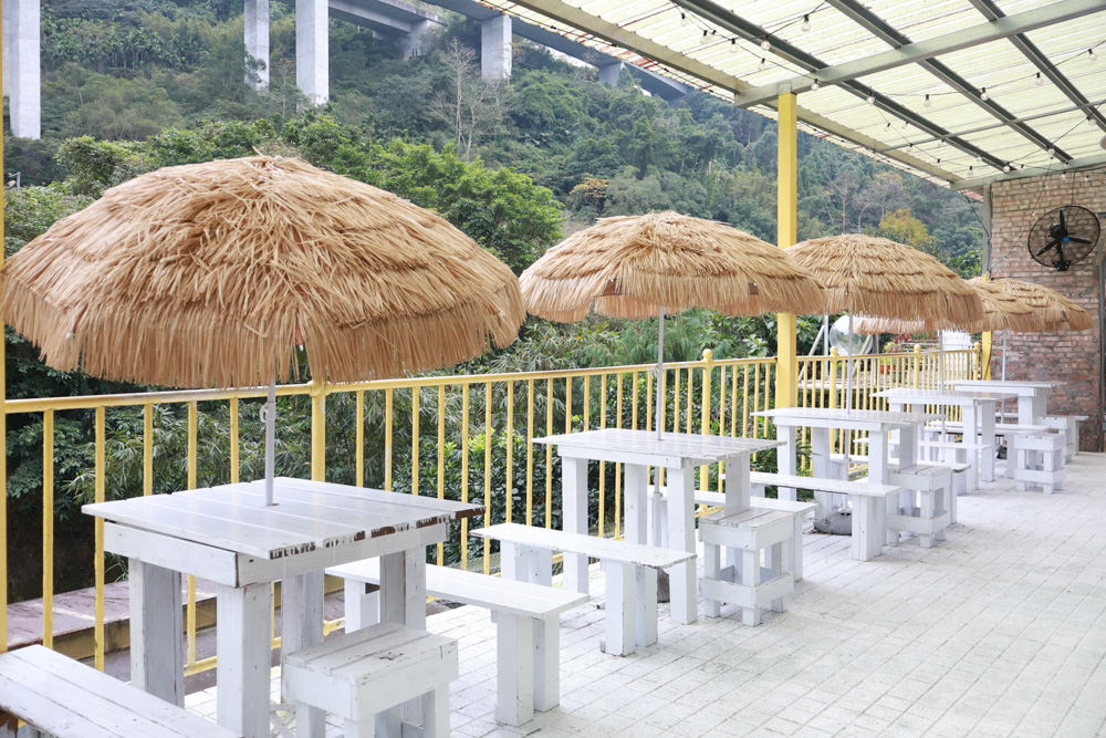 新北石碇美食｜武林逸亭。寵物友善餐廳、山林步道中的峇里島氛圍網美景觀餐廳、石碇景觀餐廳