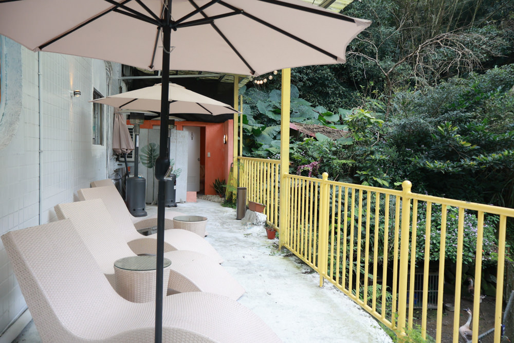 新北石碇美食｜武林逸亭。寵物友善餐廳、山林步道中的峇里島氛圍網美景觀餐廳、石碇景觀餐廳