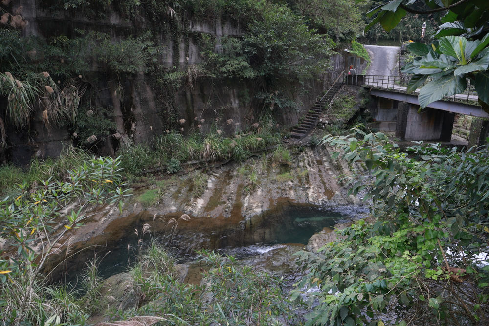 新北石碇美食｜武林逸亭。寵物友善餐廳、山林步道中的峇里島氛圍網美景觀餐廳、石碇景觀餐廳