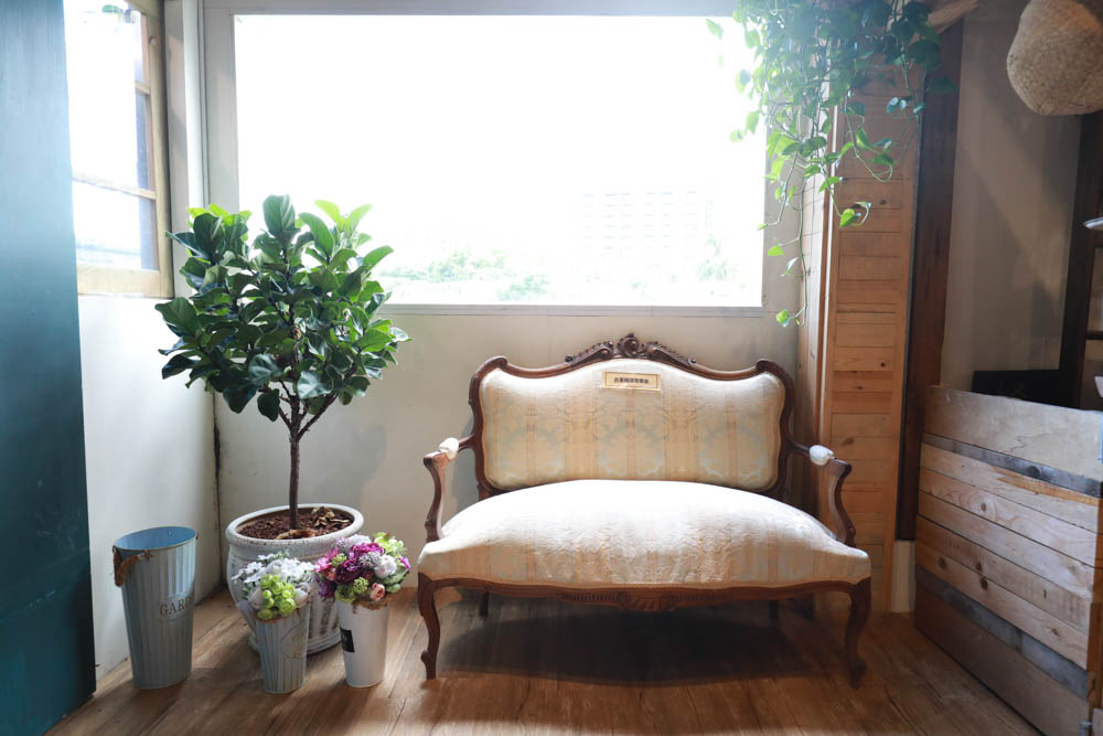 宜蘭礁溪美食｜奶油麵包礁溪旗艦店。歐風早午餐、寵物友善、烘焙鬆鬆奶油麵包必買！