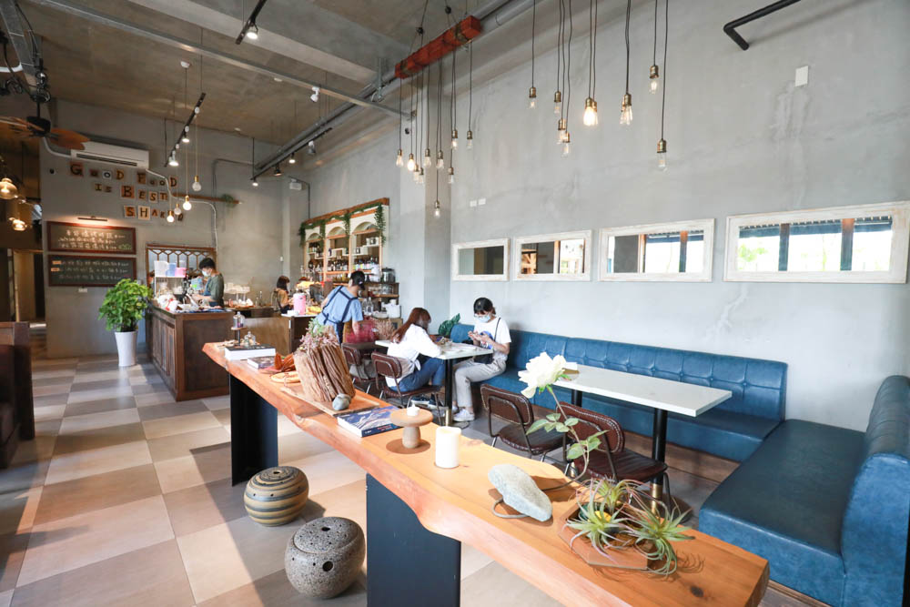 宜蘭礁溪美食｜奶油麵包礁溪旗艦店。歐風早午餐、寵物友善、烘焙鬆鬆奶油麵包必買！