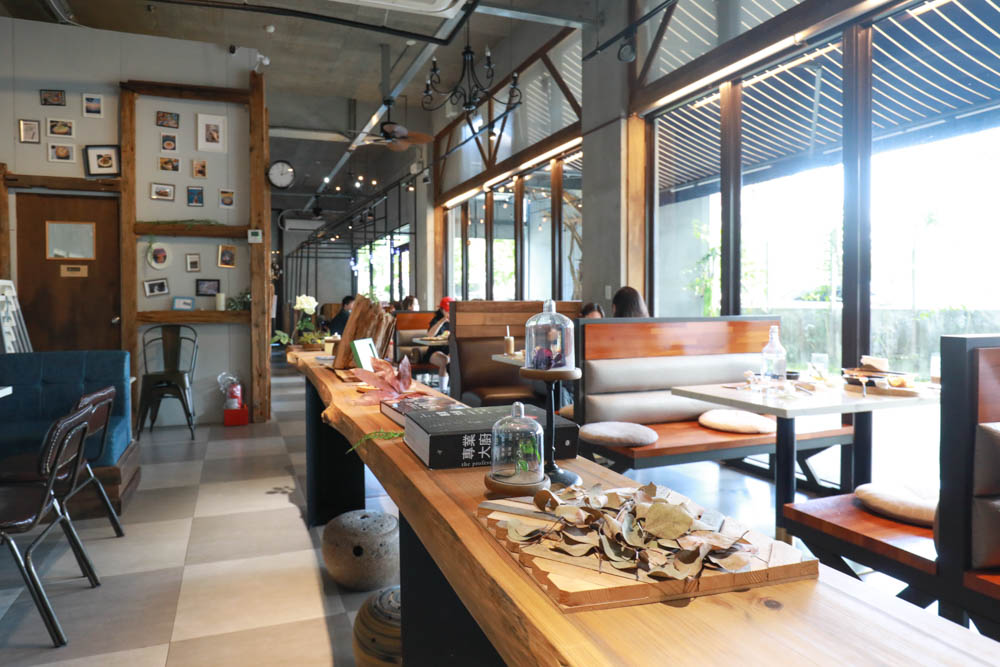 宜蘭礁溪美食｜奶油麵包礁溪旗艦店。歐風早午餐、寵物友善、烘焙鬆鬆奶油麵包必買！