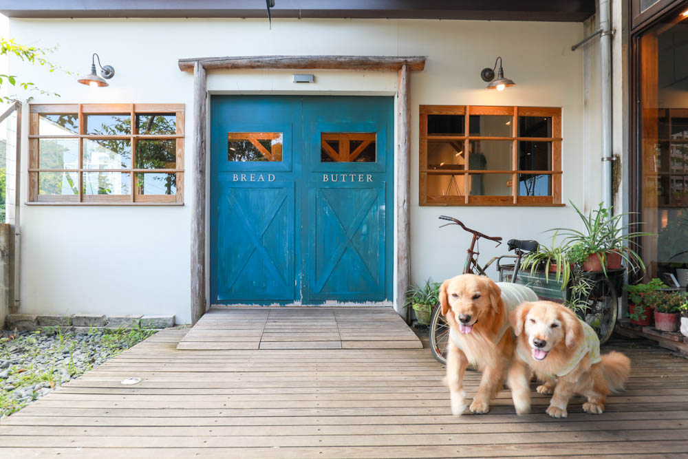 宜蘭礁溪美食｜奶油麵包礁溪旗艦店。歐風早午餐、寵物友善、烘焙鬆鬆奶油麵包必買！