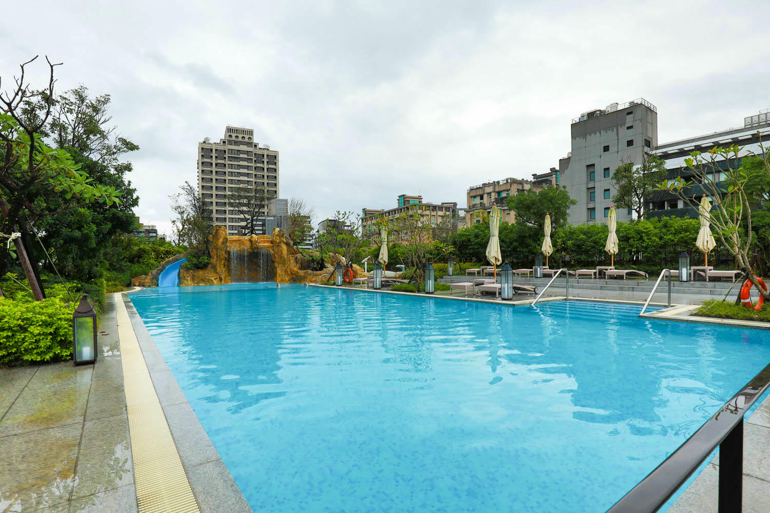 宜蘭礁溪溫泉飯店推薦｜礁溪寒沐酒店。宜蘭親子飯店首選、寵沐苑寵物旅館、滑水道泳池、兒童遊樂區、電競室、賽車道、溫泉SPA