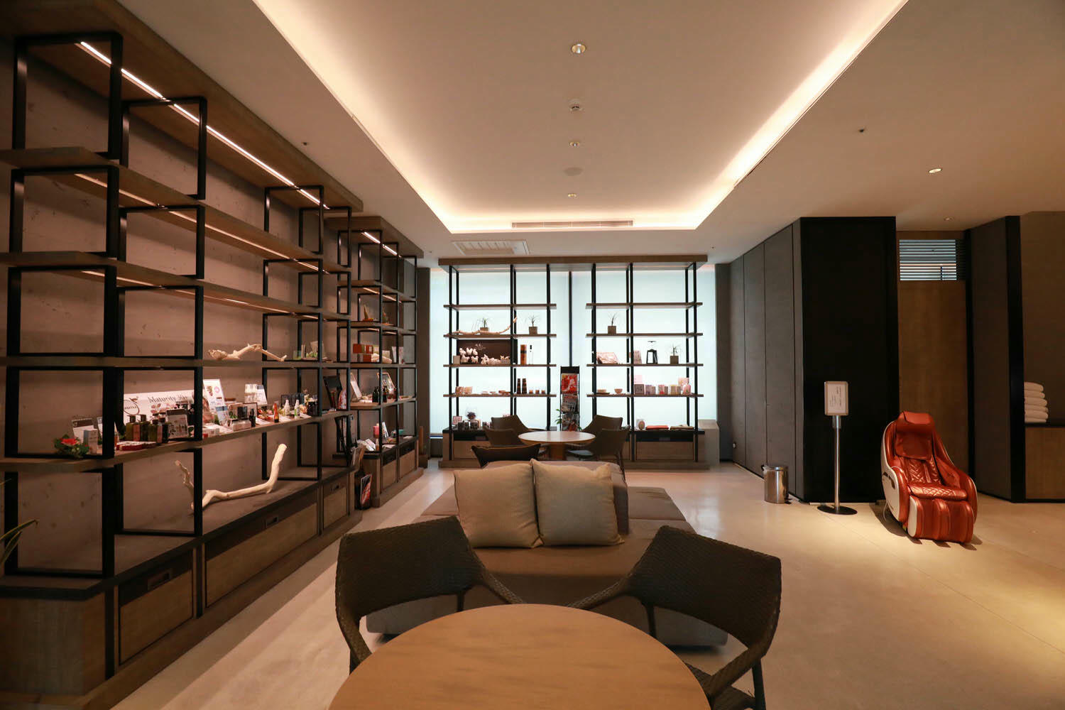 宜蘭礁溪溫泉飯店推薦｜礁溪寒沐酒店。宜蘭親子飯店首選、寵沐苑寵物旅館、滑水道泳池、兒童遊樂區、電競室、賽車道、溫泉SPA