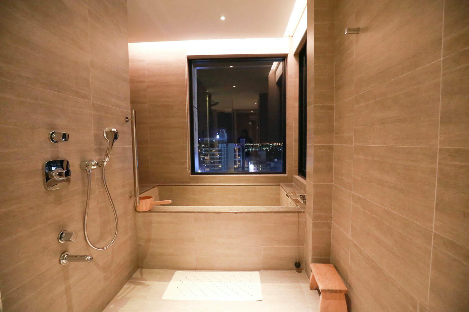 宜蘭礁溪溫泉飯店推薦｜礁溪寒沐酒店。宜蘭親子飯店首選、寵沐苑寵物旅館、滑水道泳池、兒童遊樂區、電競室、賽車道、溫泉SPA