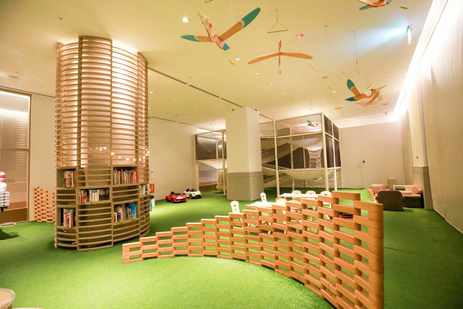 宜蘭礁溪溫泉飯店推薦｜礁溪寒沐酒店。宜蘭親子飯店首選、寵沐苑寵物旅館、滑水道泳池、兒童遊樂區、電競室、賽車道、溫泉SPA